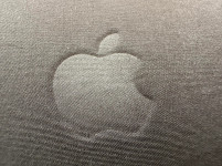 Луксозен твърд текстилен гръб оригинален MT4J3ZM/A OFFICIAL Apple FineWoven Case With MagSafe за Apple iPhone 15 Pro 6.1 бежов / Taupe